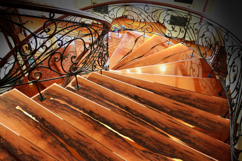 Поднос из дерева и эпоксидной смолы