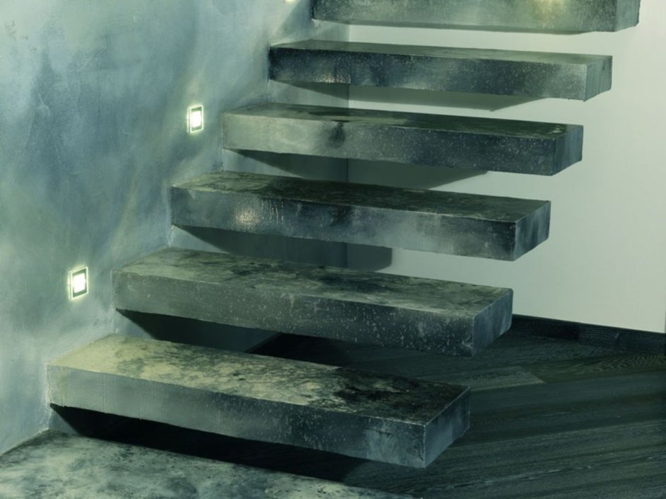 Стол с эпоксидной смолой