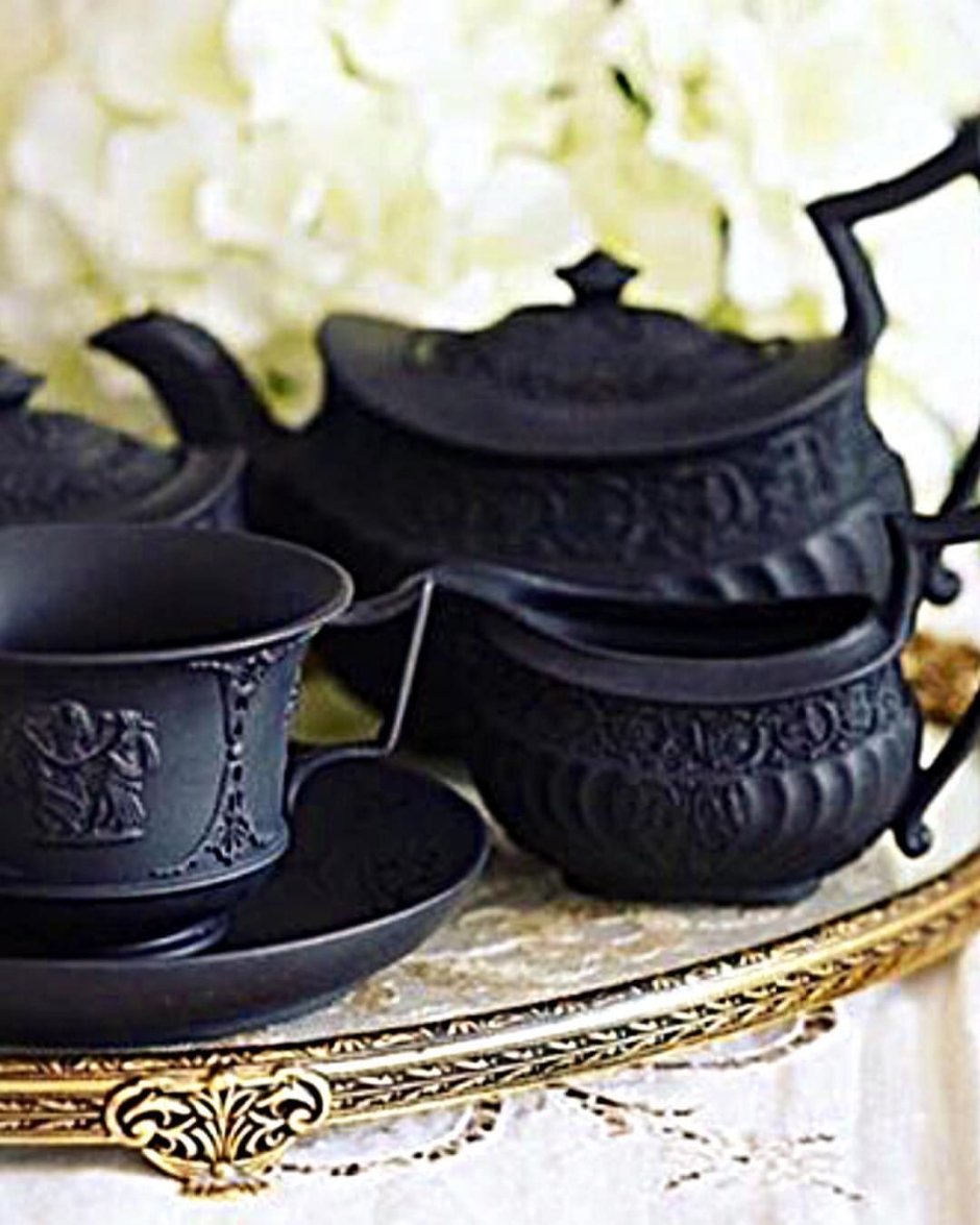 Чайный сервиз в готическом стиле