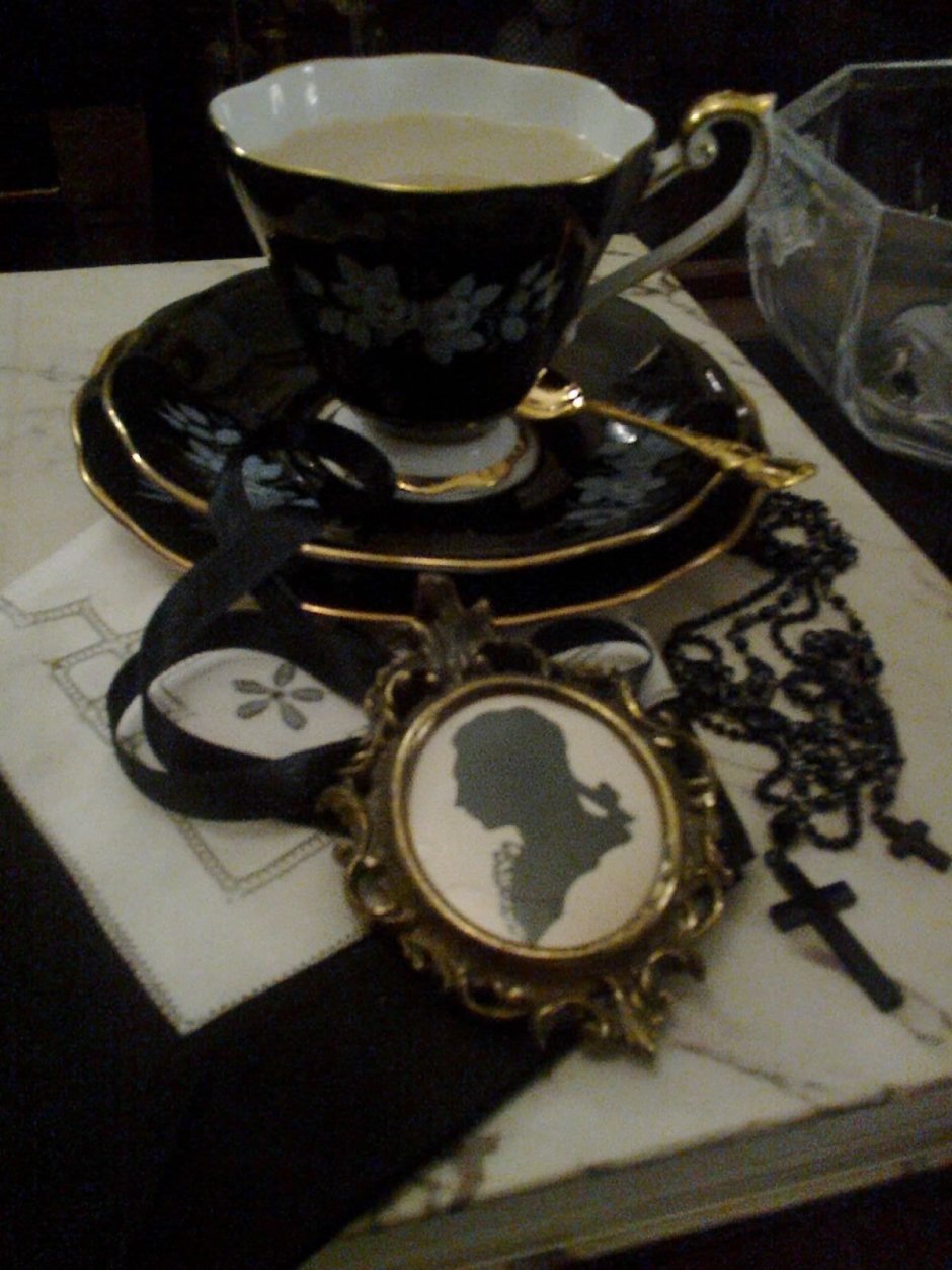 Готический туалетный столик