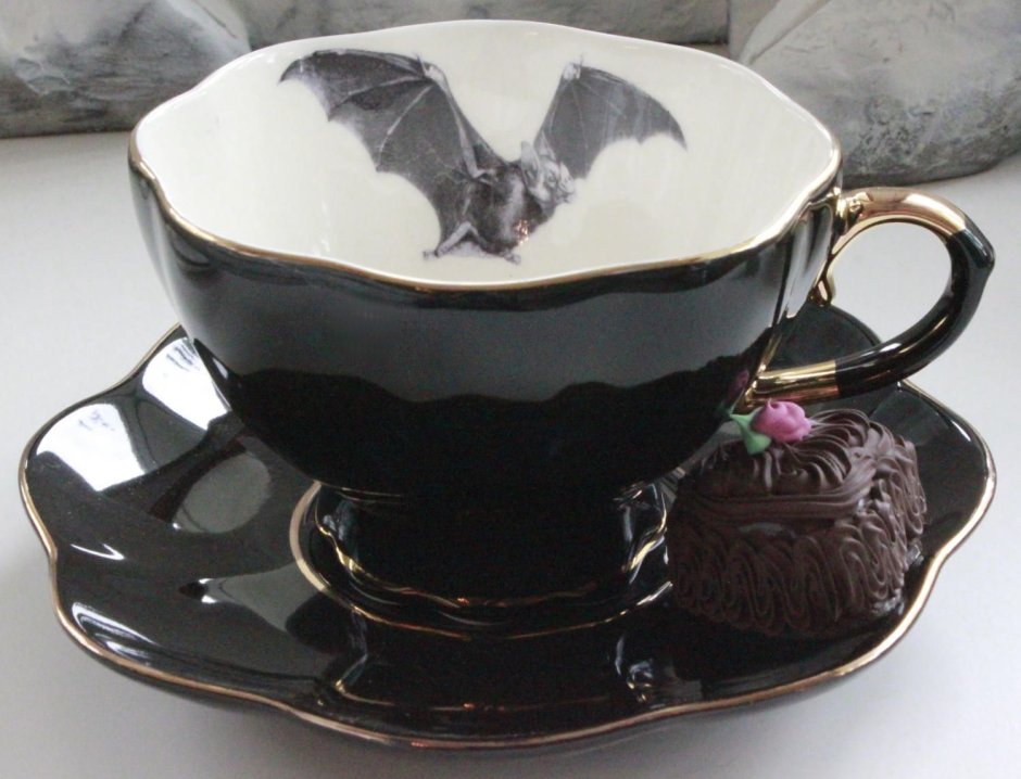 Сервировка стола с черной посудой