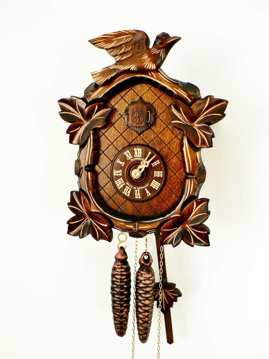 Деревянные часы с кукушкой