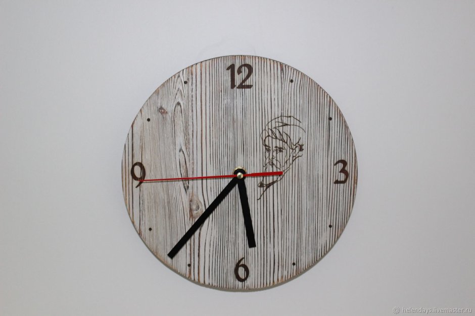 Дизайнерские часы из дерева