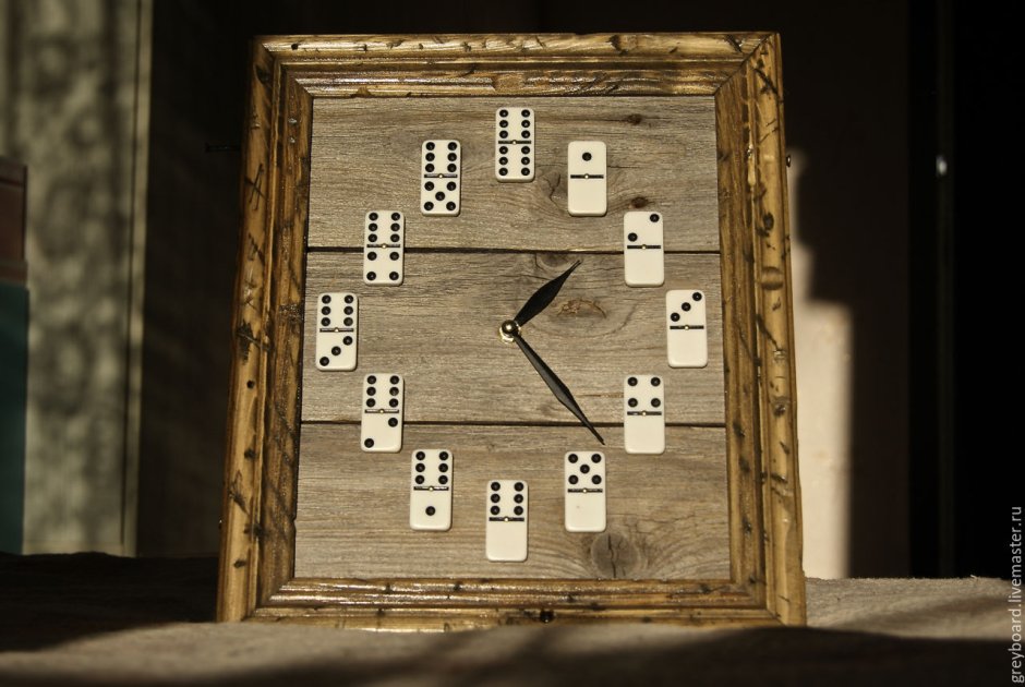 Настенные часы из досок
