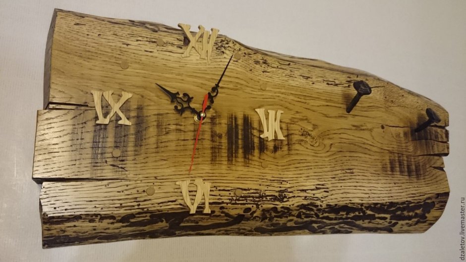 Настенные часы из досок