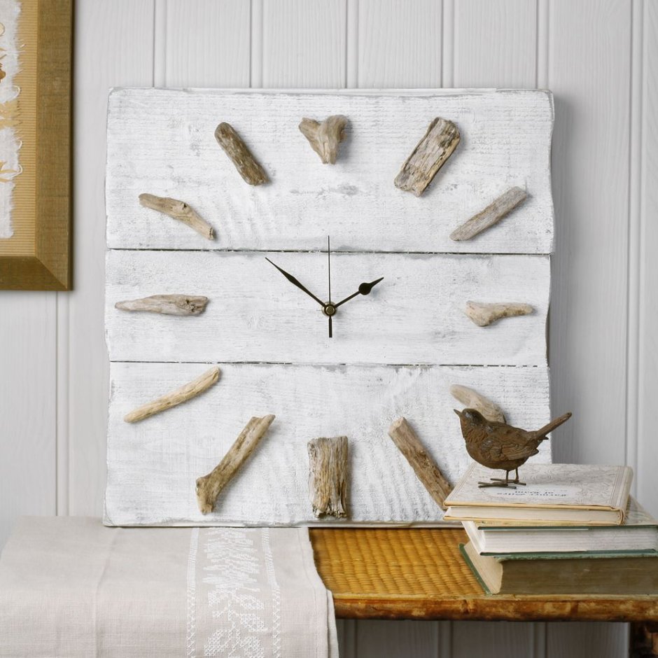 Часы настенные в скандинавском интерьере