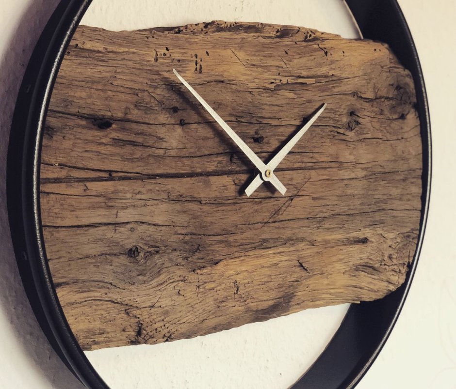 Часы железо и дерево