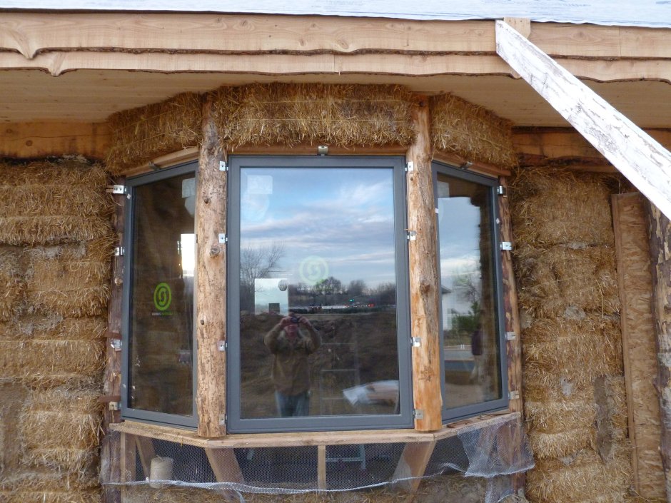 Полукруглые окна в деревянном доме