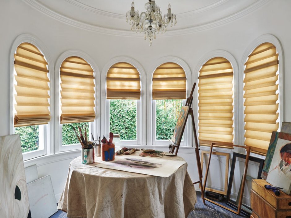 Жалюзи золотые в интерьере серый