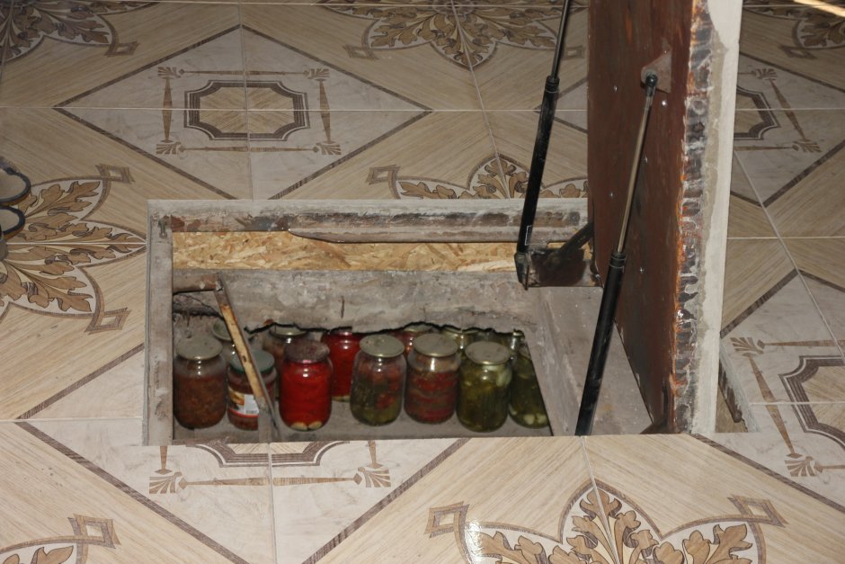 Люк в подвал под линолеум