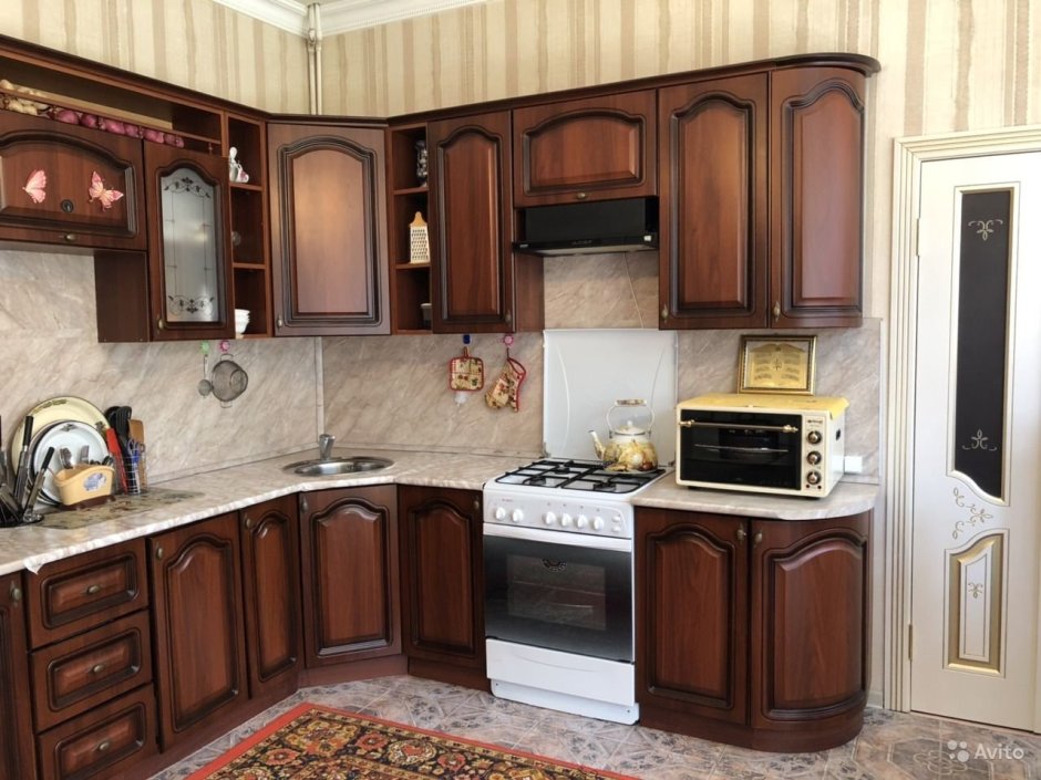 Черная классическая кухня