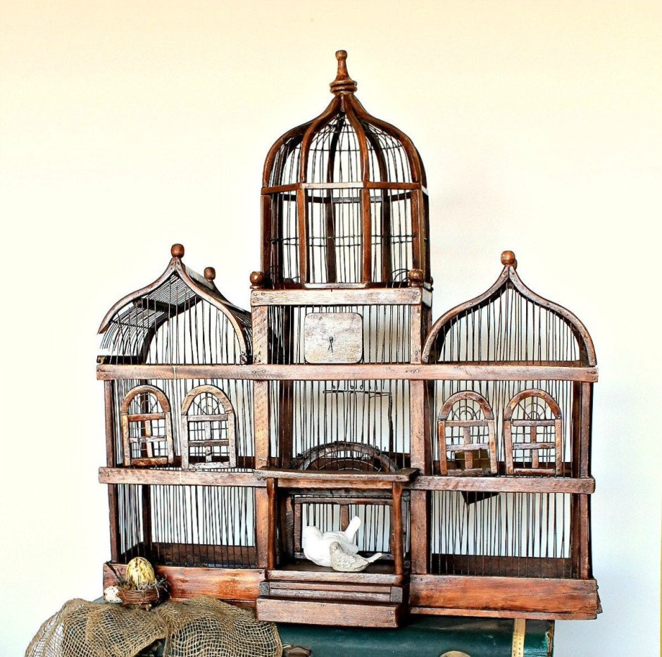 Резная клетка для птиц