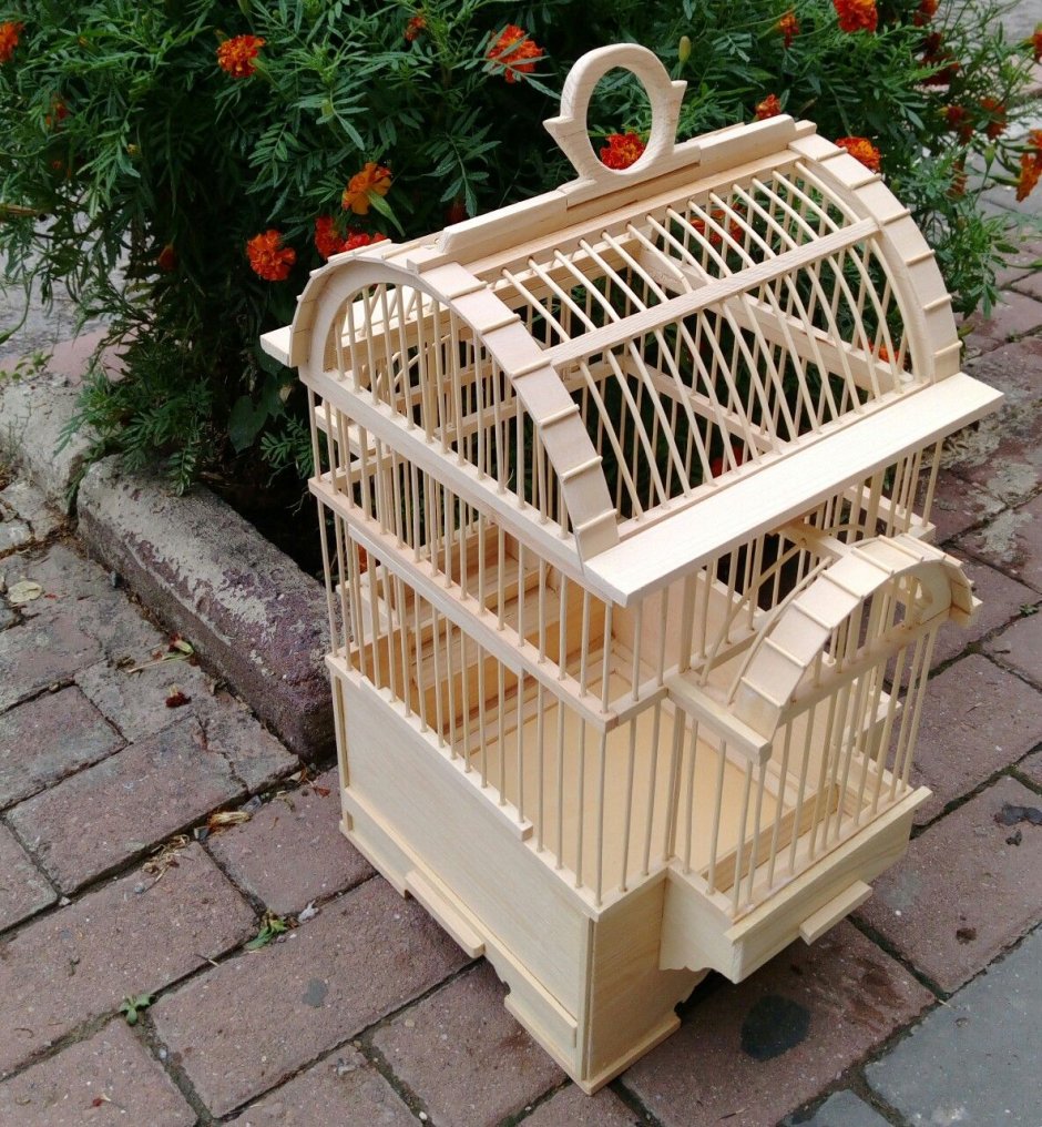 Деревянная клетка для птиц