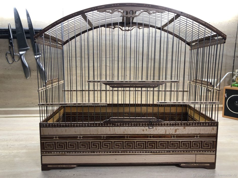 Деревянные клетки для птиц ручной работы российских Мастеров