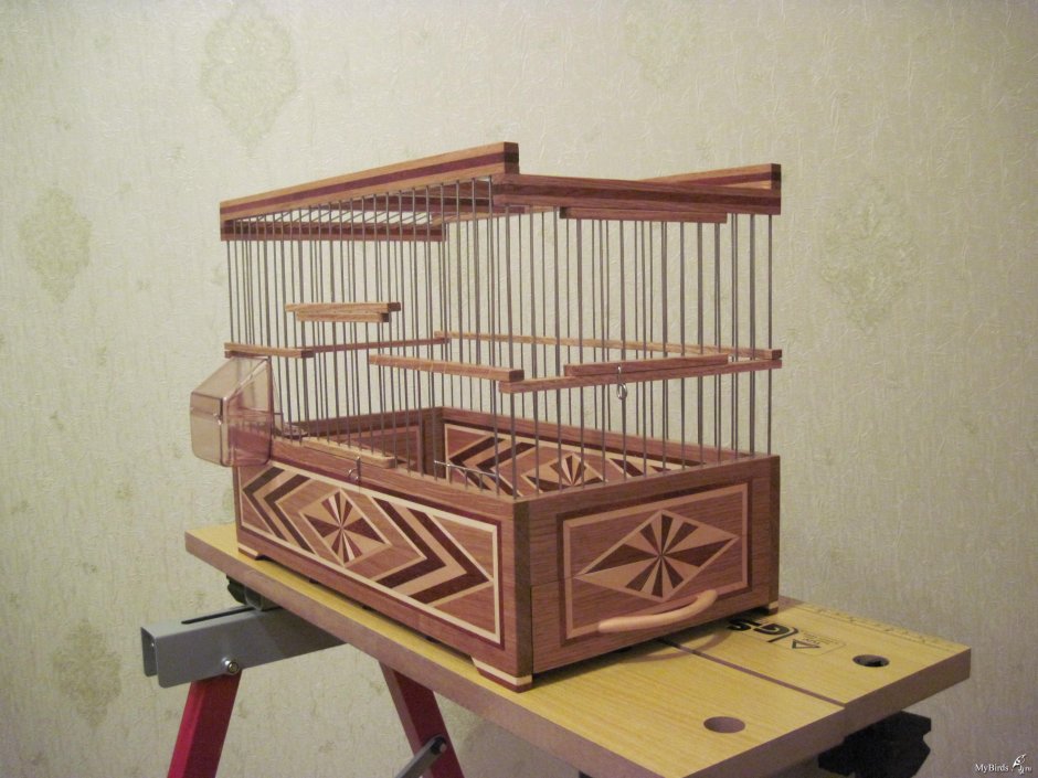Клетки для певчих птиц деревянные