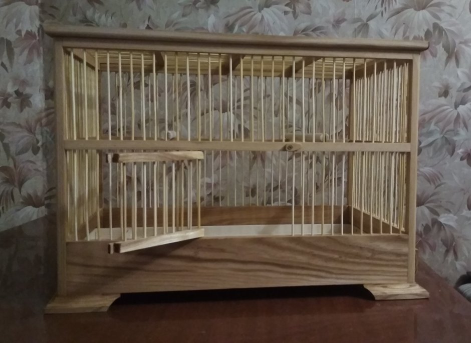 Деревянная клетка для птиц