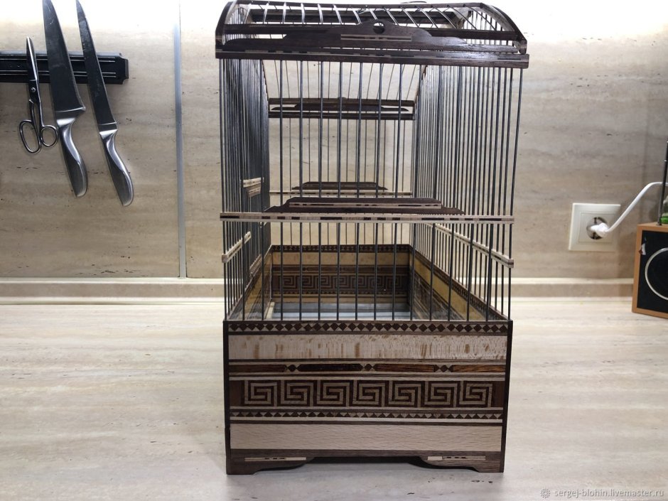 Клетка из дерева