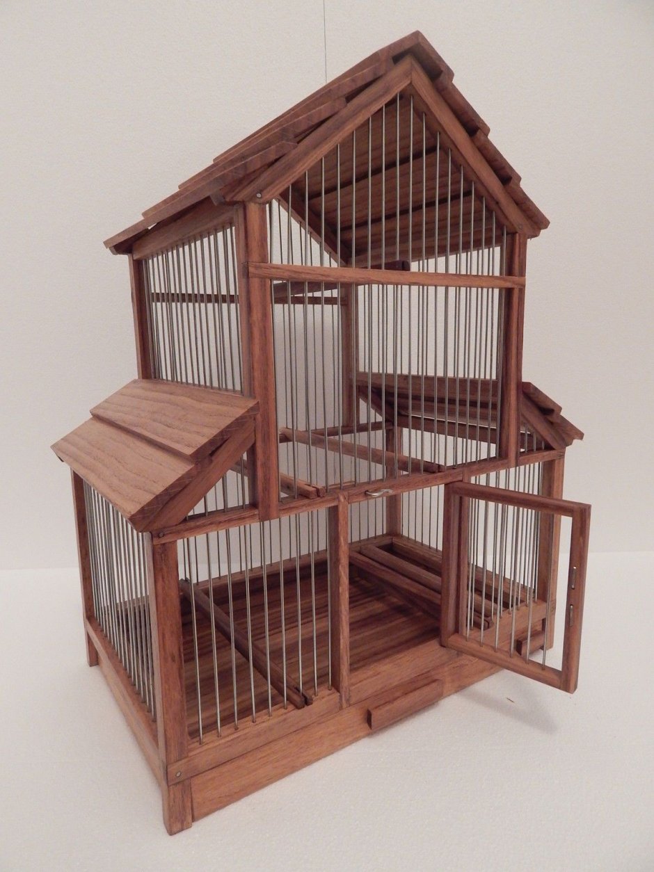 Деревянная клетка для птиц