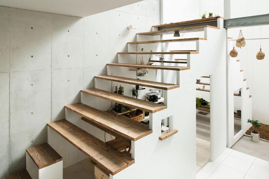 Лестница в двухуровневой квартире