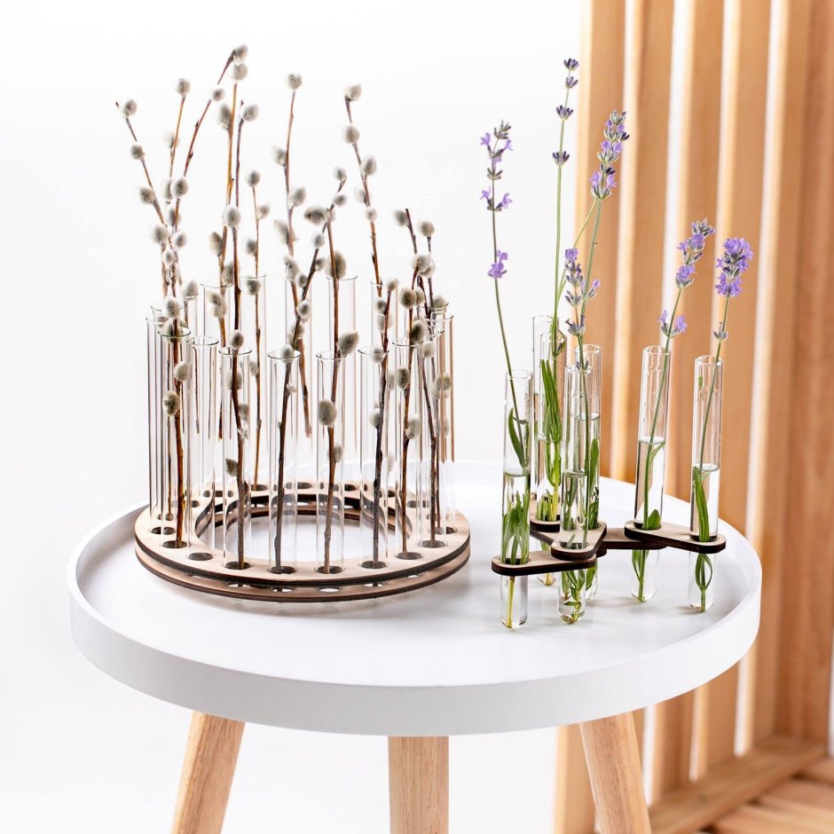 Деревянный столик для цветов