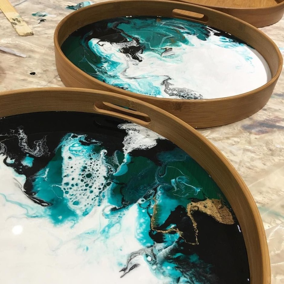 Круглый поднос из эпоксидной смолы