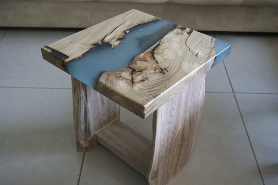 Табуретка из эпоксидной смолы