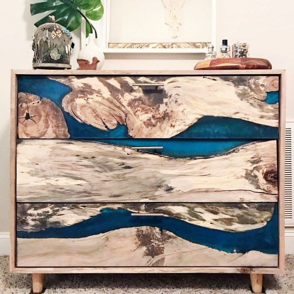 Комод с эпоксидной смолой