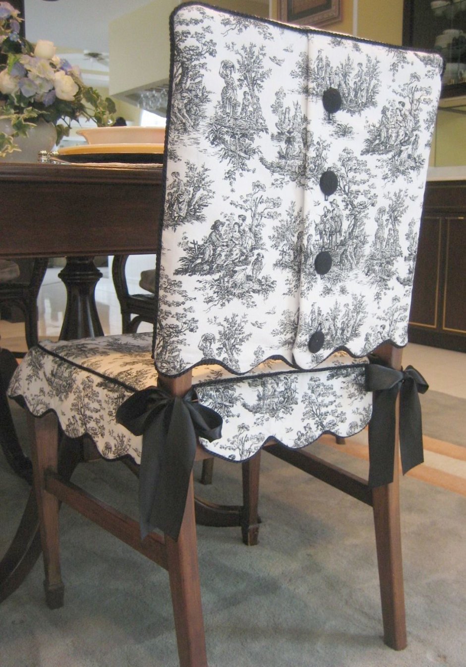 Стулья обтянутые тканью