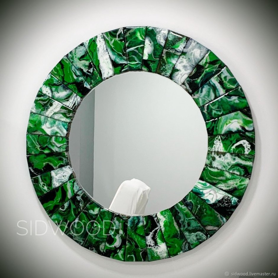 Деревянная доска с эпоксидной смолой