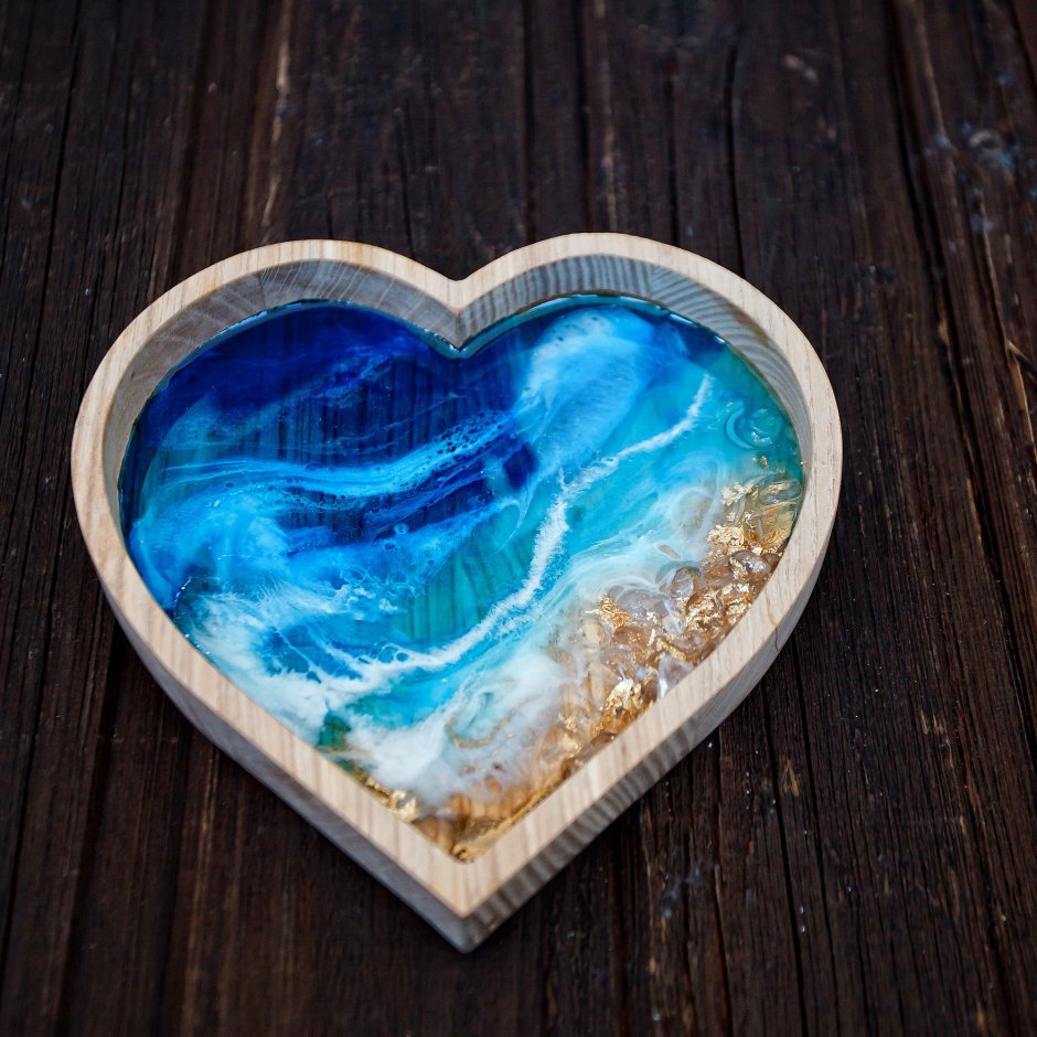 Деревянные тарелки с эпоксидной смолой