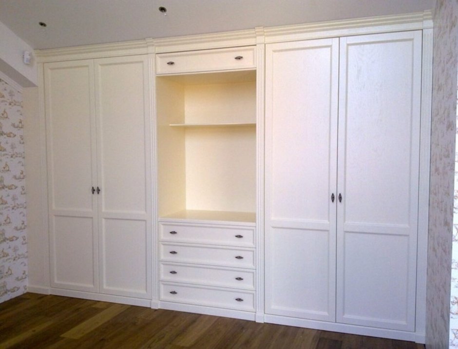 Шкаф вокруг двери