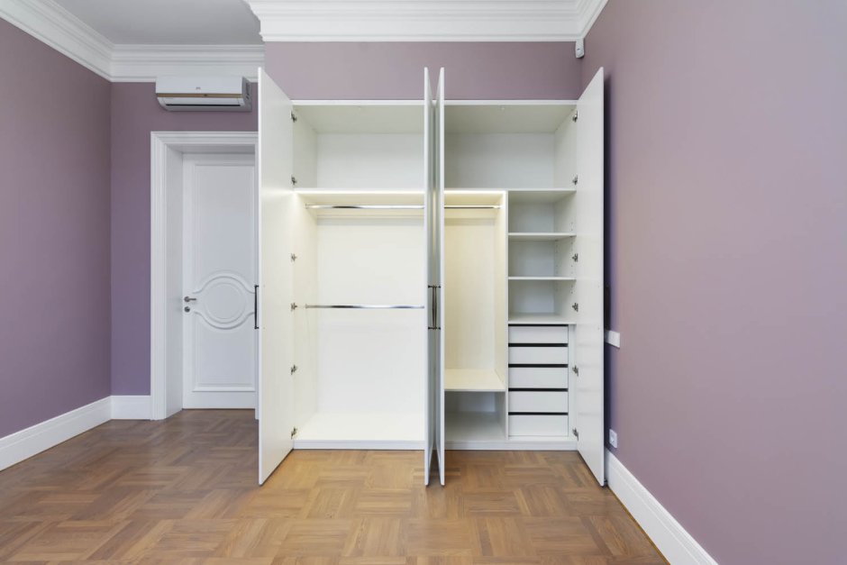 Распашной шкаф в нише