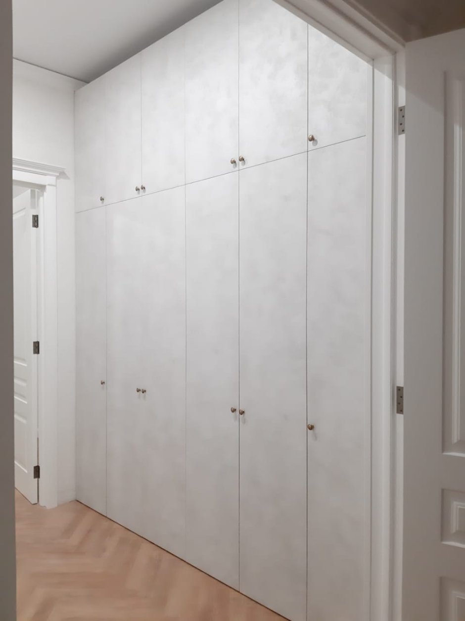 Шкаф белый распашной с антресолями w980