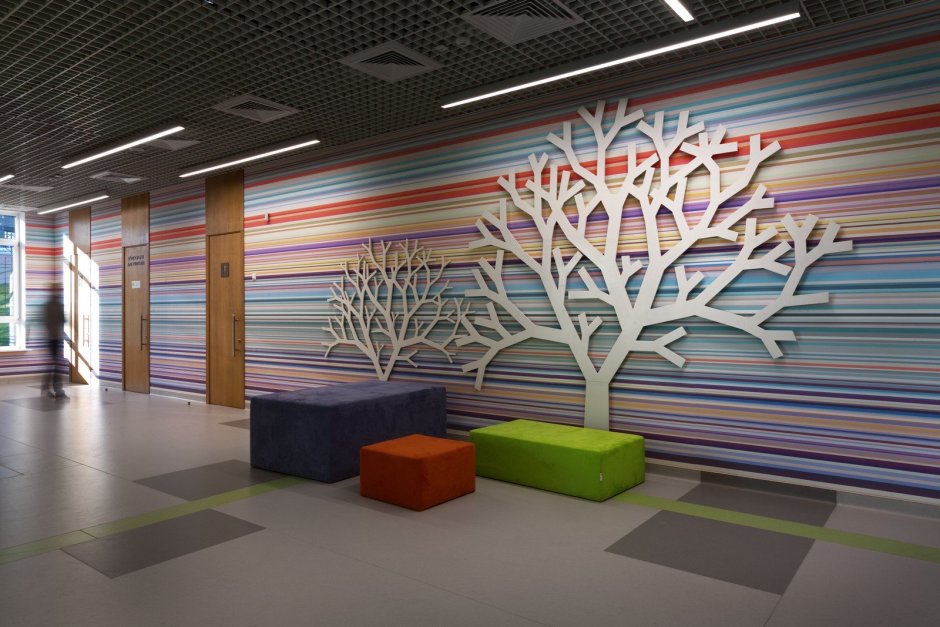 Красивый коридор школы