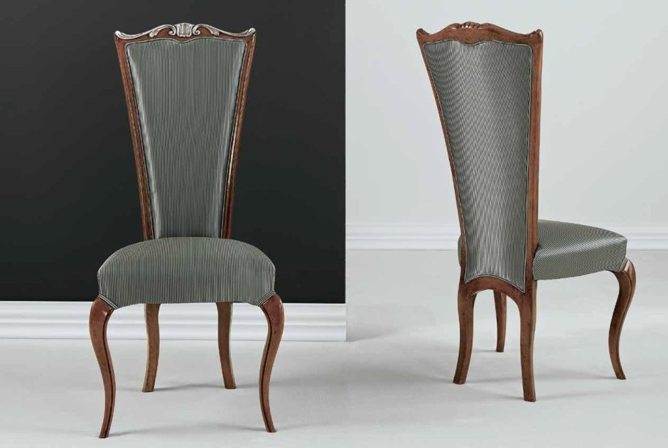 Стул с высокой спинкой