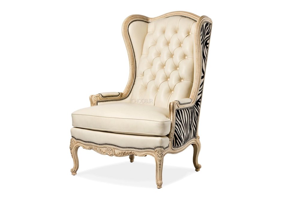 Кресло белое с деревянной отделкой