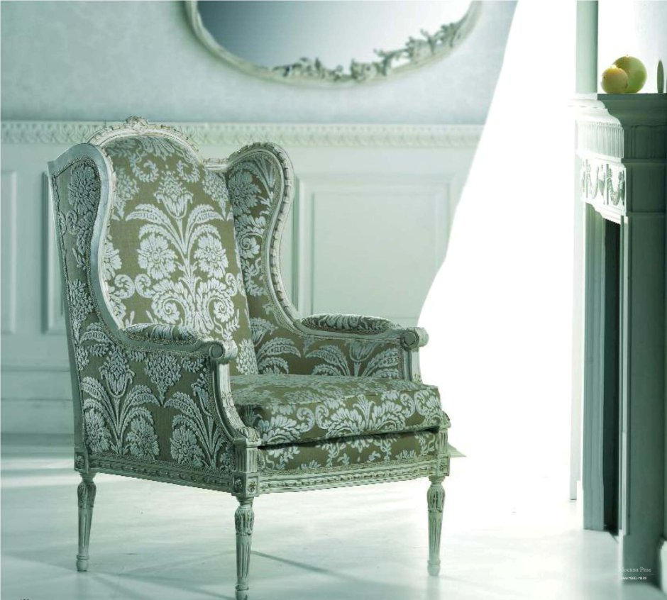 Классическое кресло в интерьере
