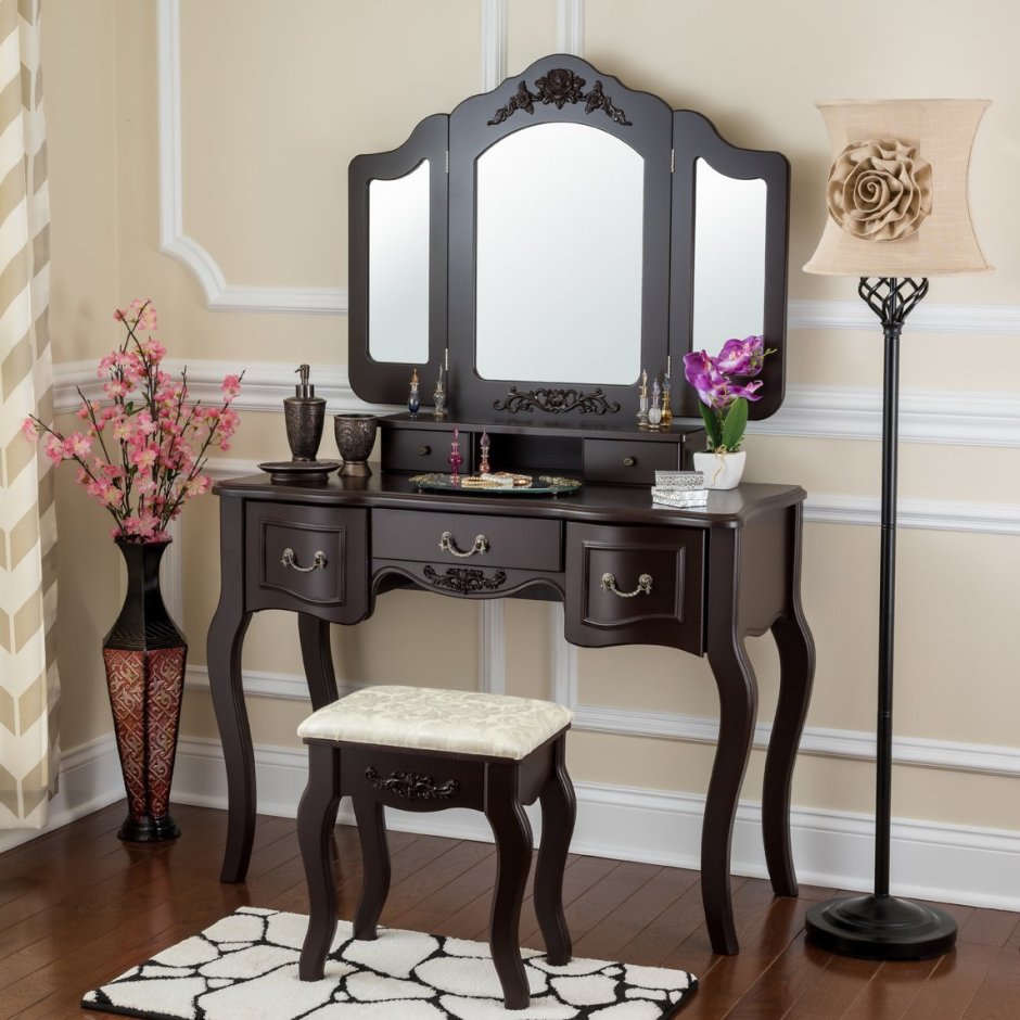 Туалетный столик