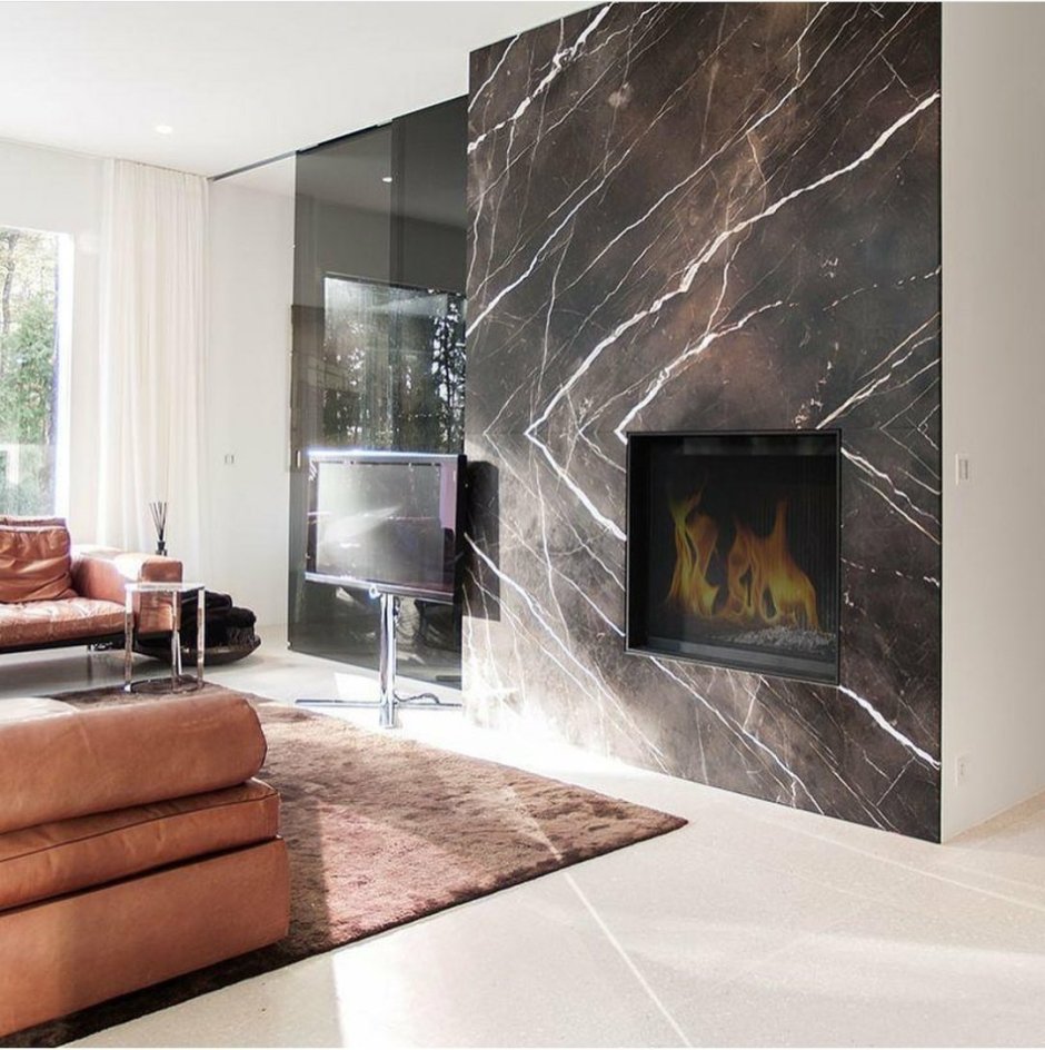 Мрамор в интерьере гостиной