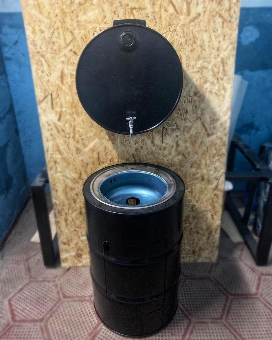 Умывальник из бочки