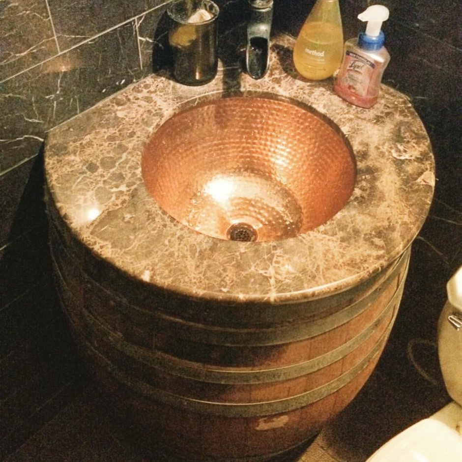 Мойка из деревянной бочки