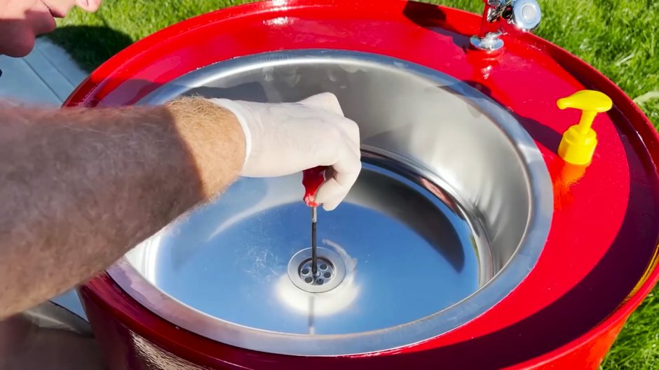 Раковина из бочки 200 литров c умывальником