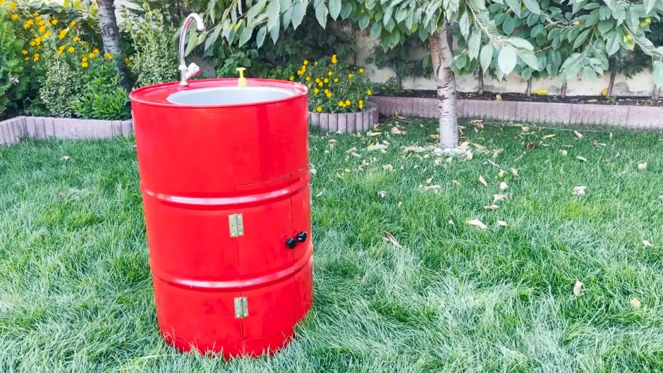 Умывальник из бочки 200 литров своими руками