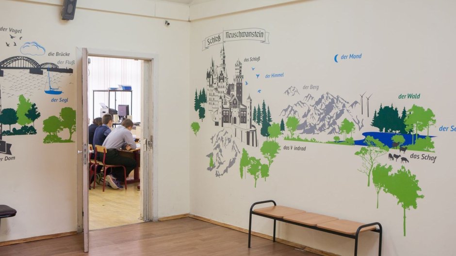 Роспись стен в современной школе