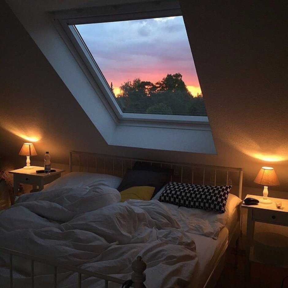 Кровать в темноте