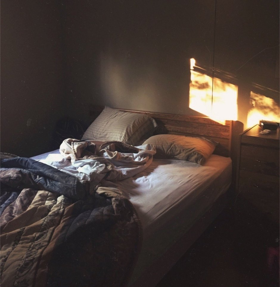 Комната с видом на ночной город