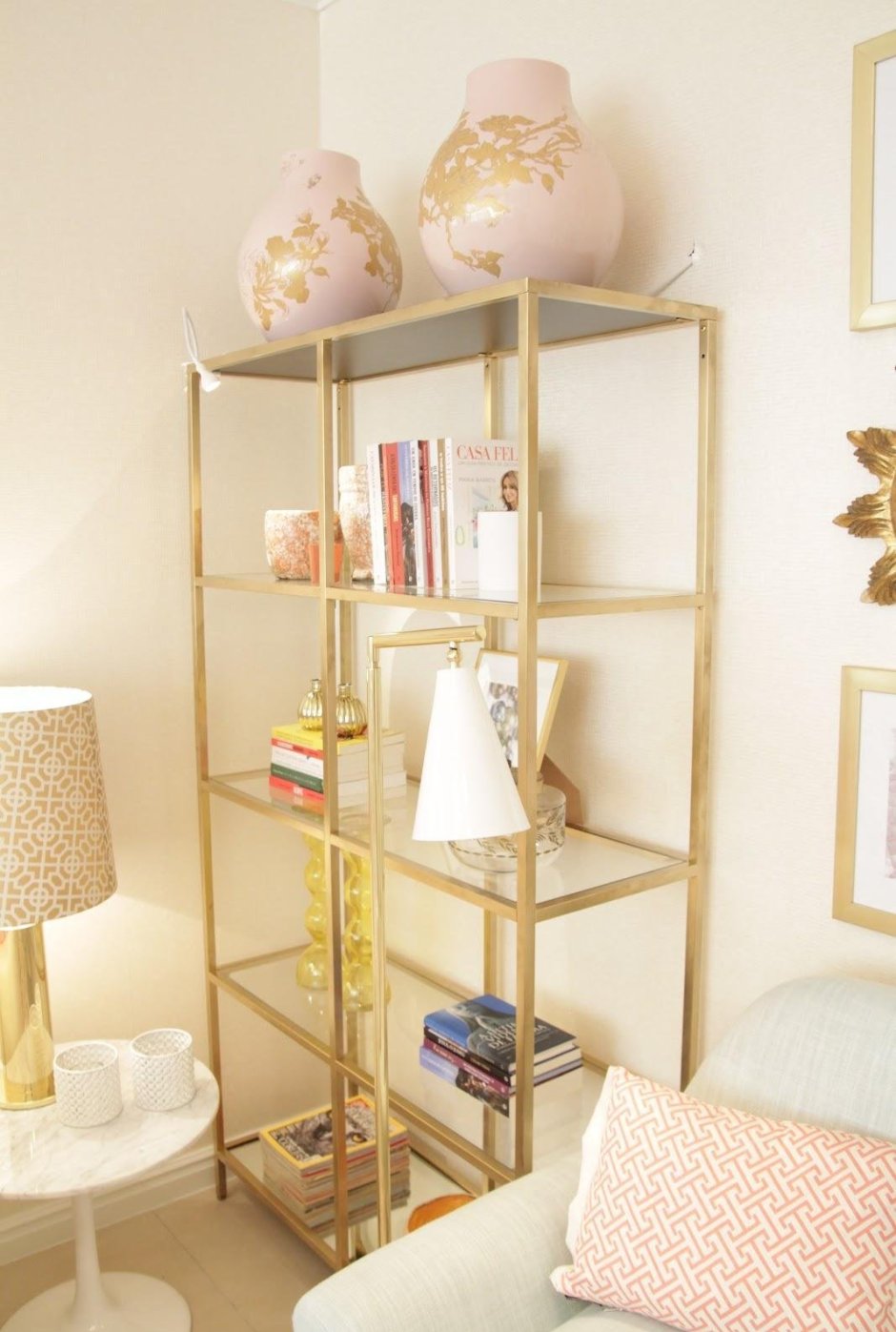 Стеллаж в интерьере