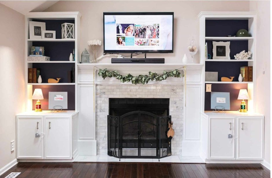 Камин в стенке для гостиной