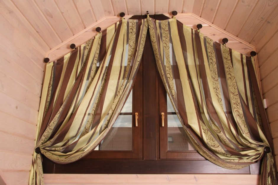 Шторы на мансардное окно со скосом