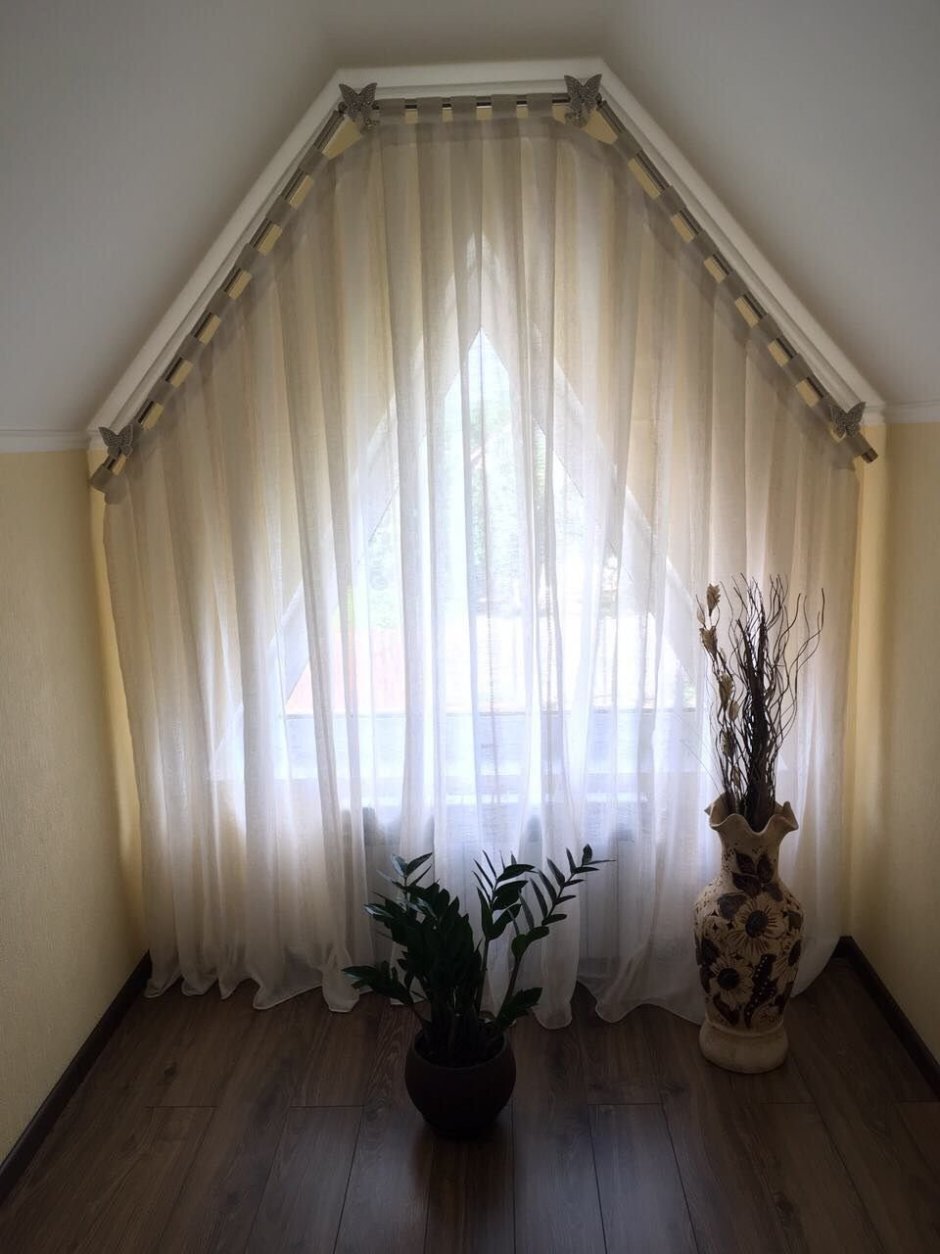 Римские шторы на скошенные окна